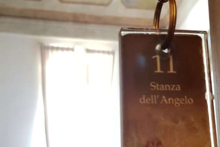 Room 13 of 34