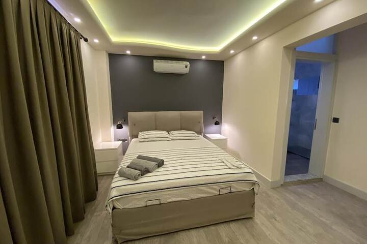 Room 4 of 12