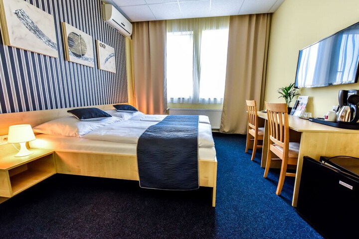 Room 17 of 33