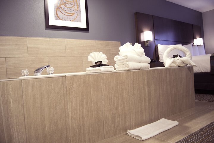 Premium King Bed (16 of 18)