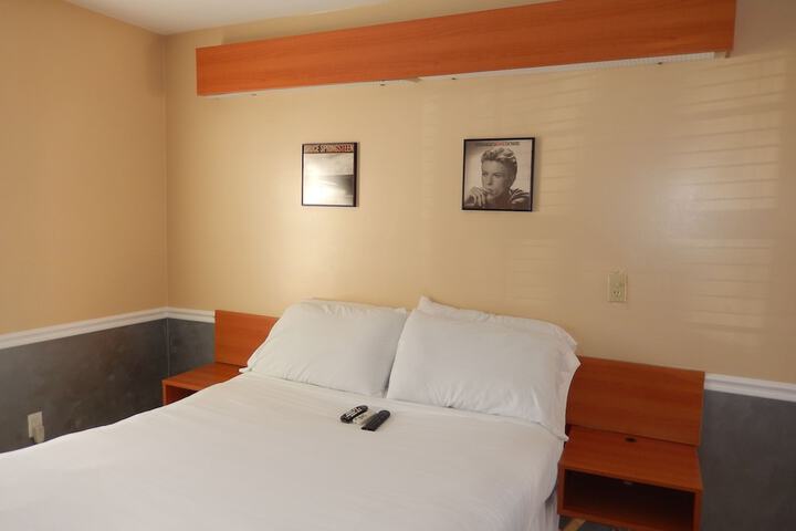 Room 11 of 34
