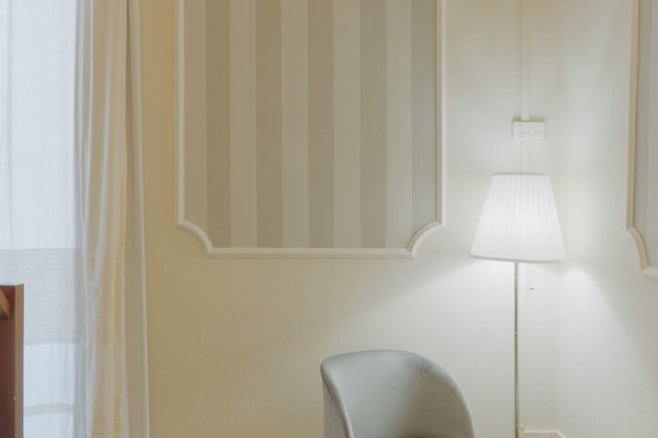 Room 49 of 253