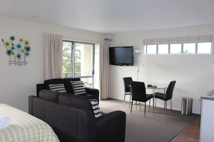 Room 5 of 28