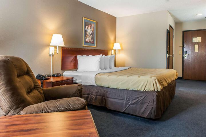 1 King Bed (8 of 10)