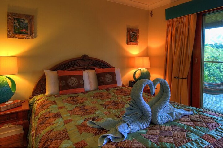 Room 34 of 108