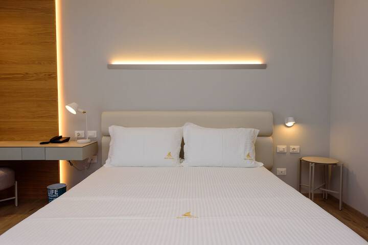 Room 8 of 35