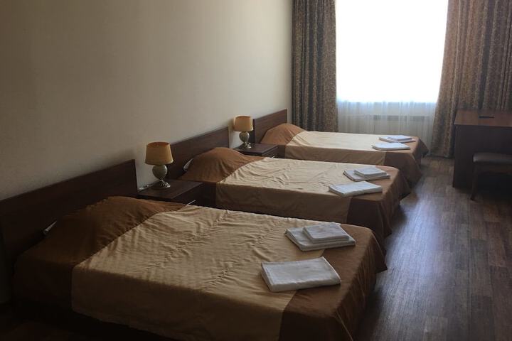 Room 4 of 16
