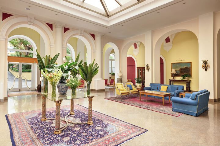 Entrance & Lobby