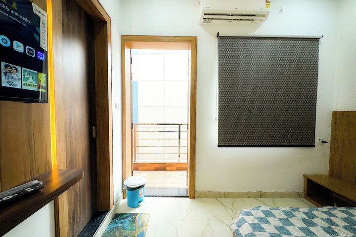 Room 15 of 32