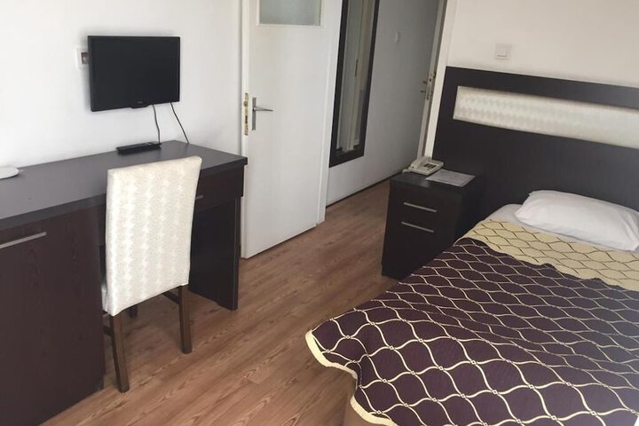 Room 8 of 21