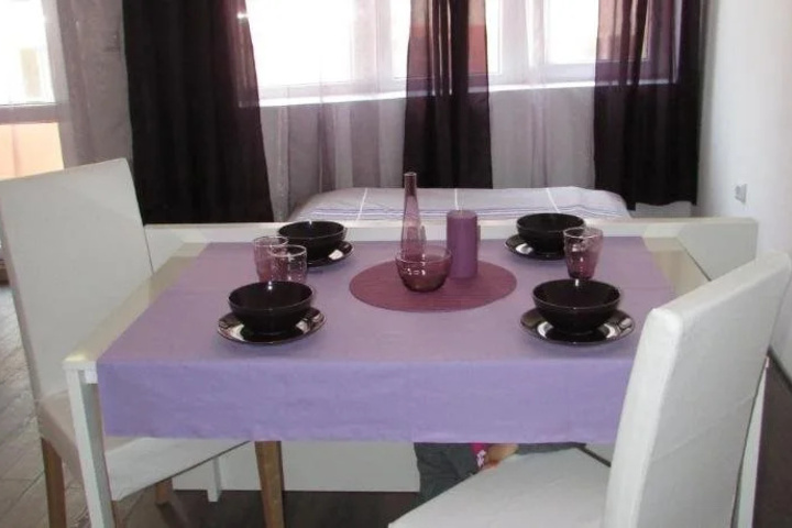 Dining 13 of 16