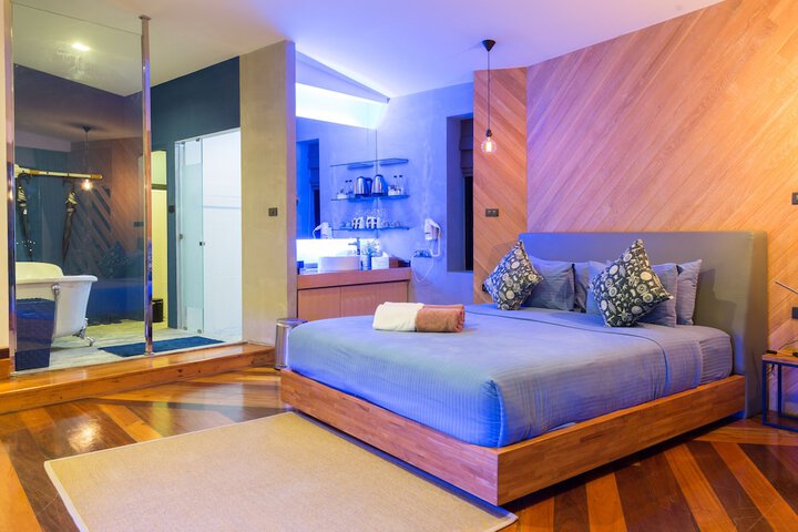 Room 14 of 170