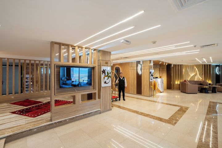 Entrance & Lobby