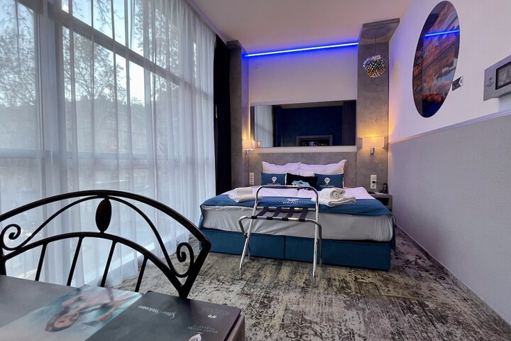Room 38 of 194