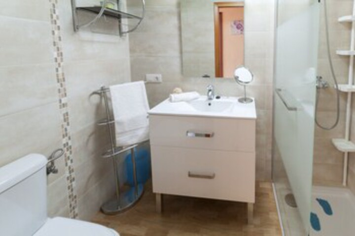 Room 5 of 18