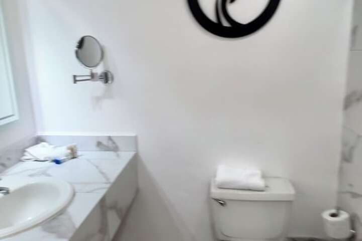 Room 27 of 81