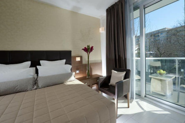 Room 5 of 48