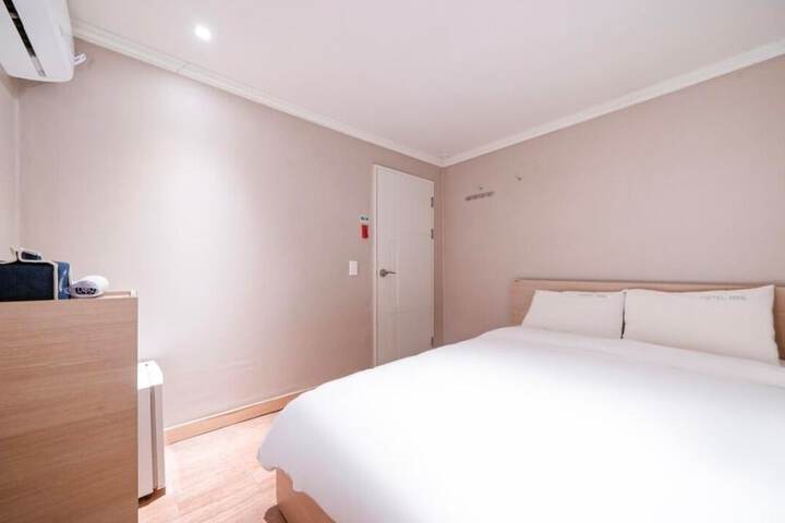 Room 14 of 36
