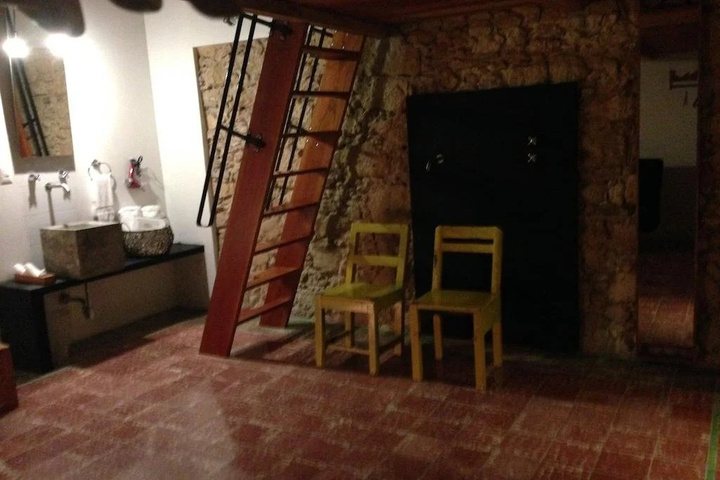 Room 7 of 11