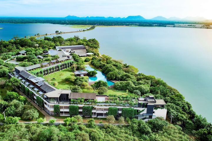 Photo of DoubleTree by Hilton Weerawila Rajawarna Resort
