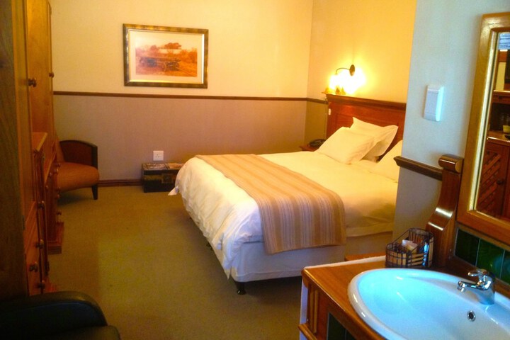 Room 6 of 33