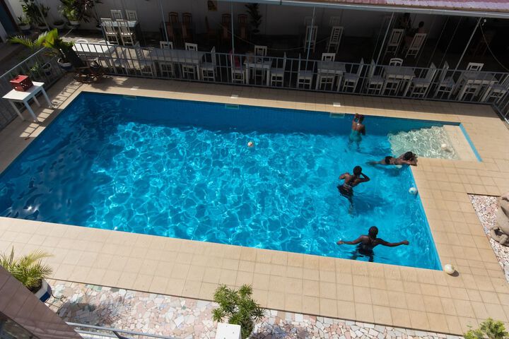 Pool 33 of 66