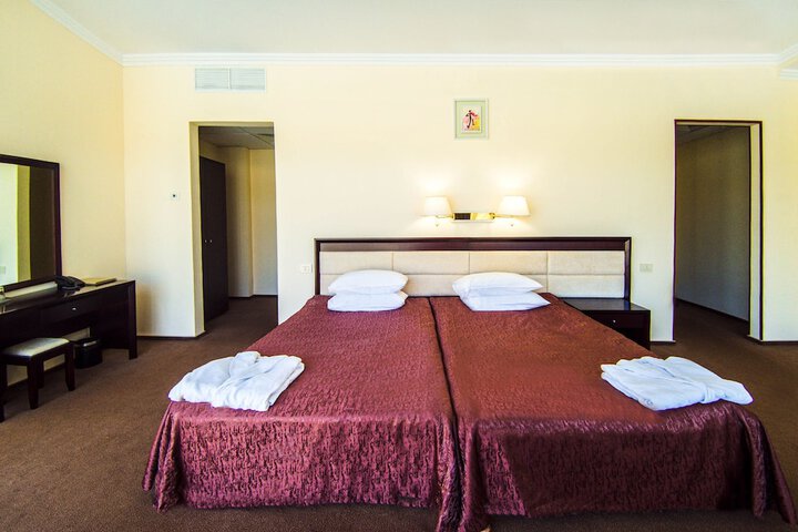 Room 5 of 42