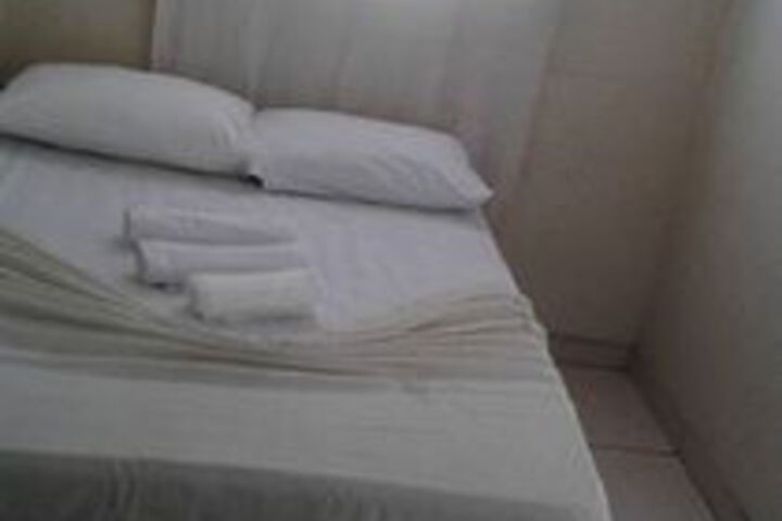 Room 8 of 12