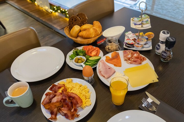 Breakfast/Coffee Service 77 of 99