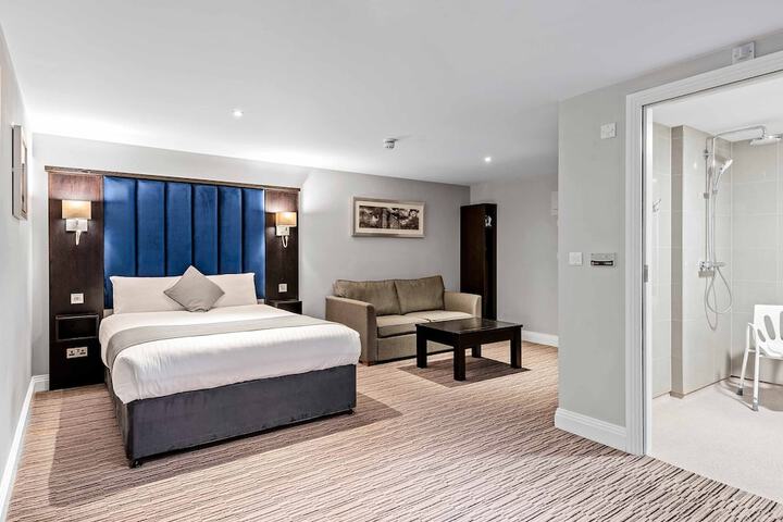Room 25 of 46