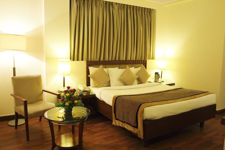 Room 4 of 16