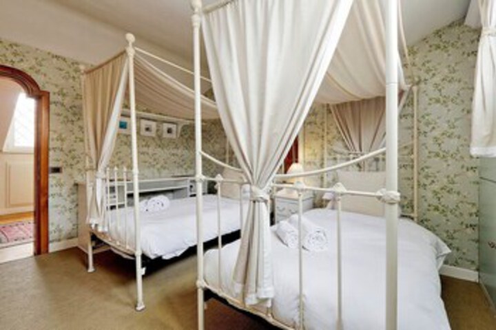 Room 13 of 21