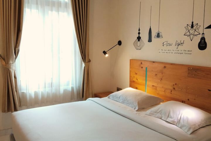 Room 8 of 11