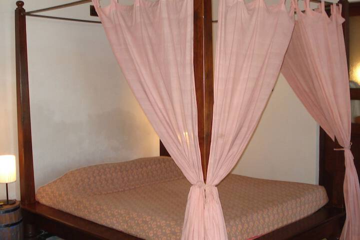 Room 6 of 33