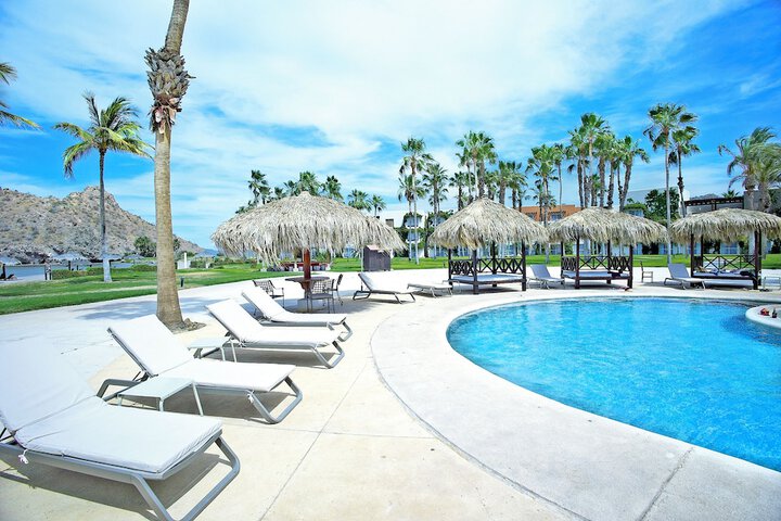 Hotel Pool