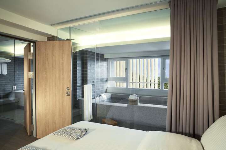 Room 10 of 40