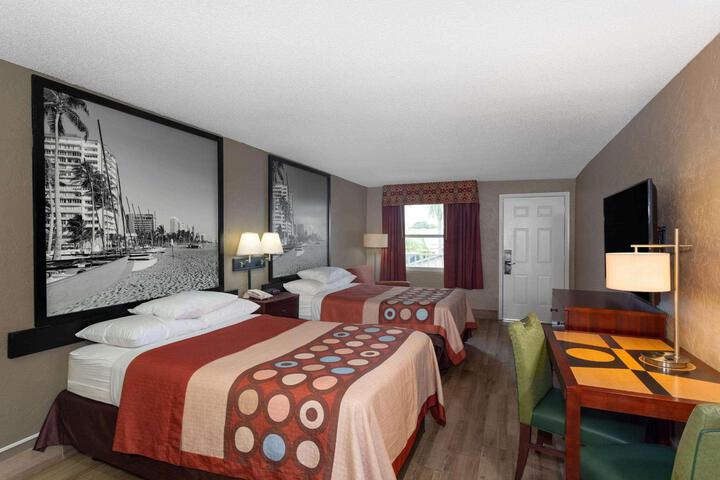 2 Double Beds (3 of 6)