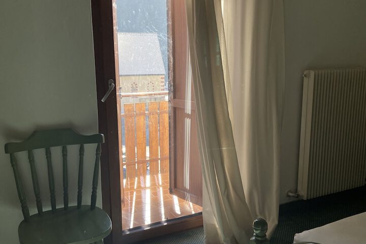 Room 8 of 52