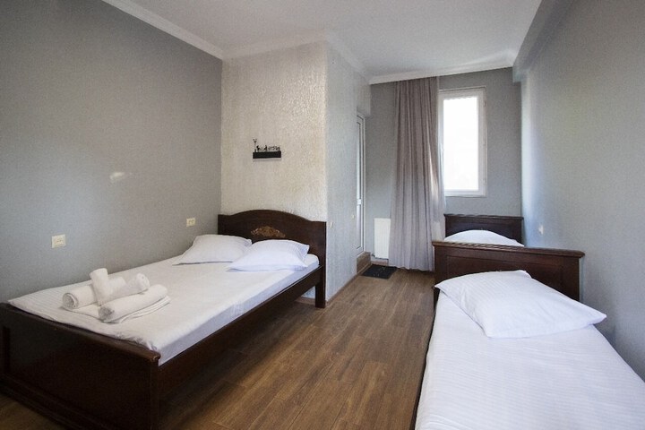 Room 2 of 6