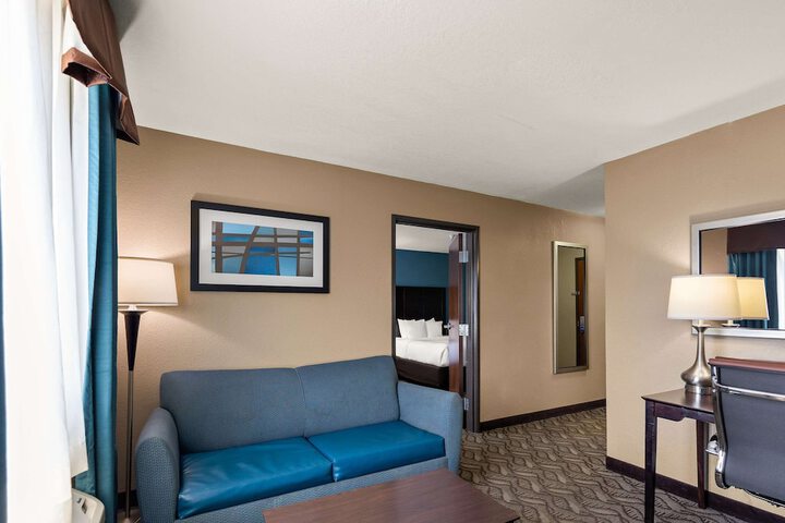 Suite 2 Queen Beds (10 of 19)