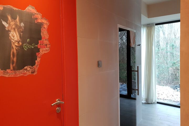 Room 12 of 34