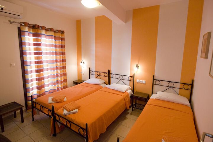 Room 7 of 16