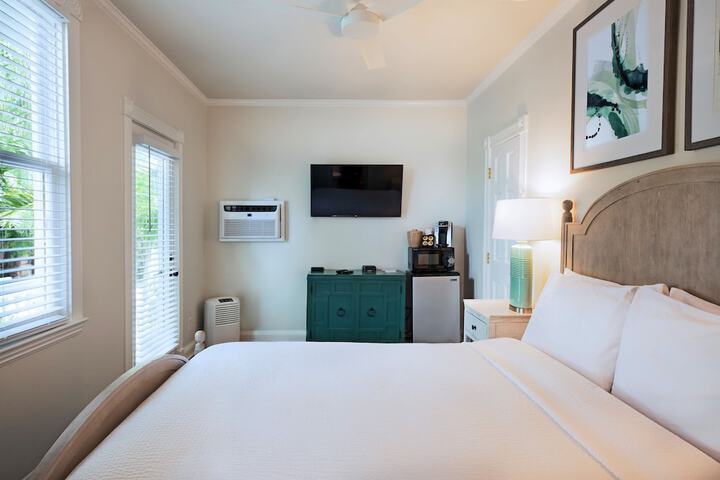 Room 10 of 30