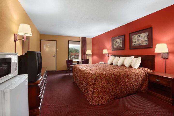 1 King Bed (1 of 7)