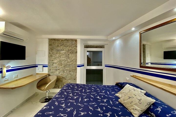Room 6 of 190