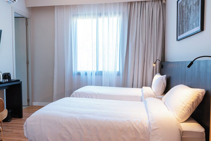 Room 20 of 33