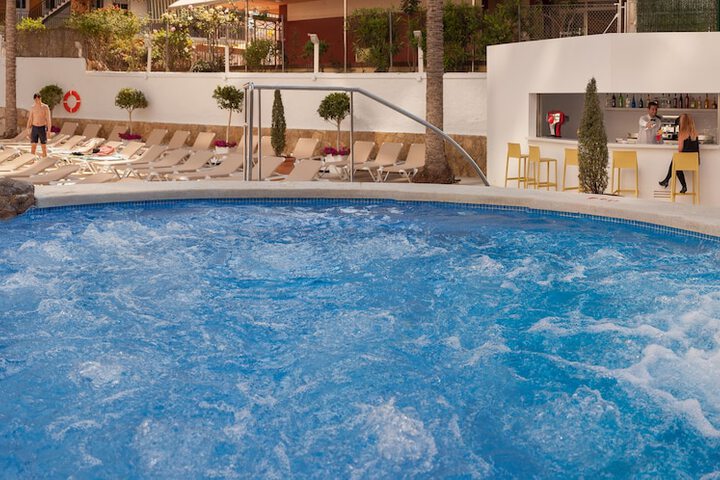 Pool Hotel
