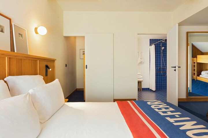Room 26 of 71
