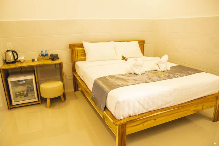 Room 13 of 33