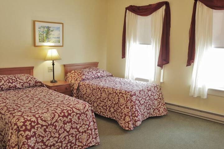 Hotel Exterior 76 of 77